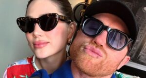 Canelo Álvarez festeja a su esposa