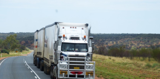 Obligaran a dominar el inglés a los camioneros que entren a EE.UU