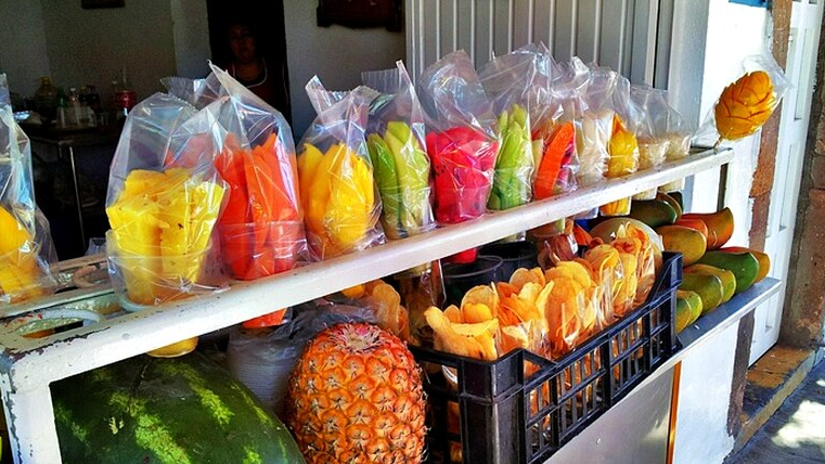 Fruta Picada de Puestos Callejeros