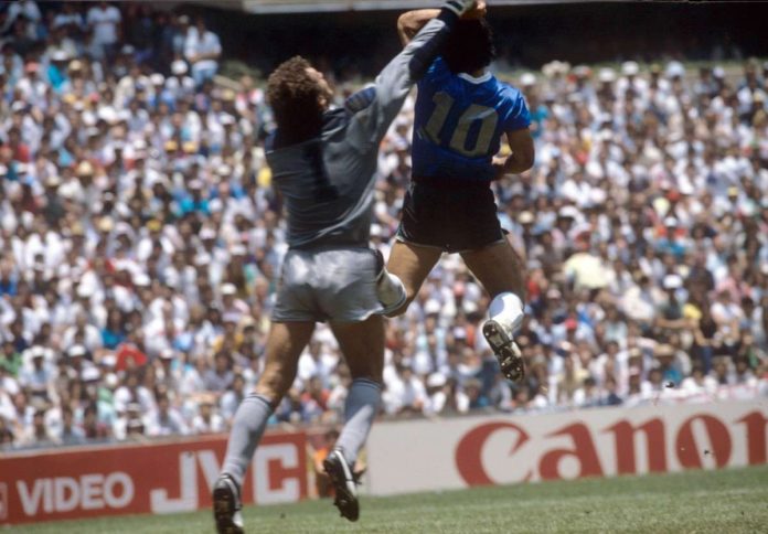 El buzo de peter shilton y la mano de dios- la historia detrás de la reliquia que sale a subasta