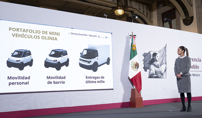 Prototipo de uno de los modelos del auto eléctrico mexicano Olinia, presentado por el gobierno.
