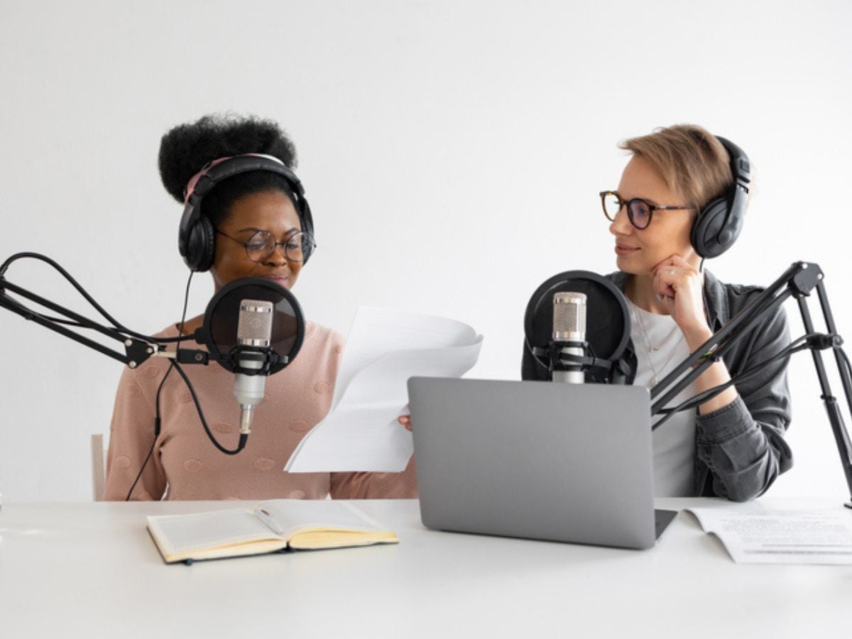 Voces que conectan- la revolución de los podcasts creados por mujeres