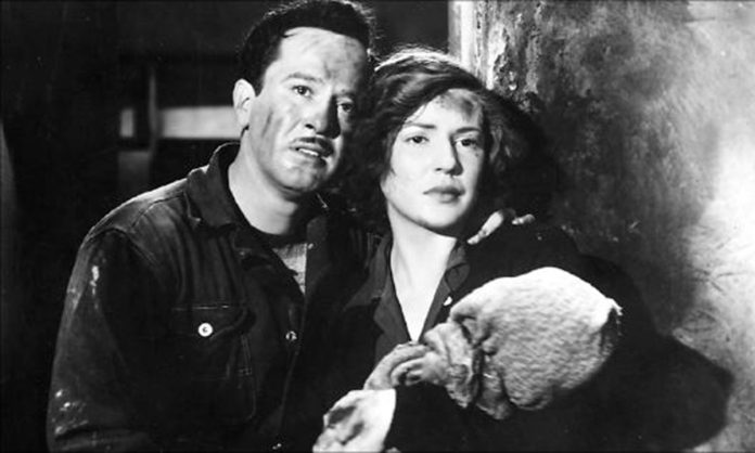 Pedro Infante y Blanca Estela Pavón en una escena de 'Nosotros los pobres', unidos por la pantalla y la tragedia de su muerte.
