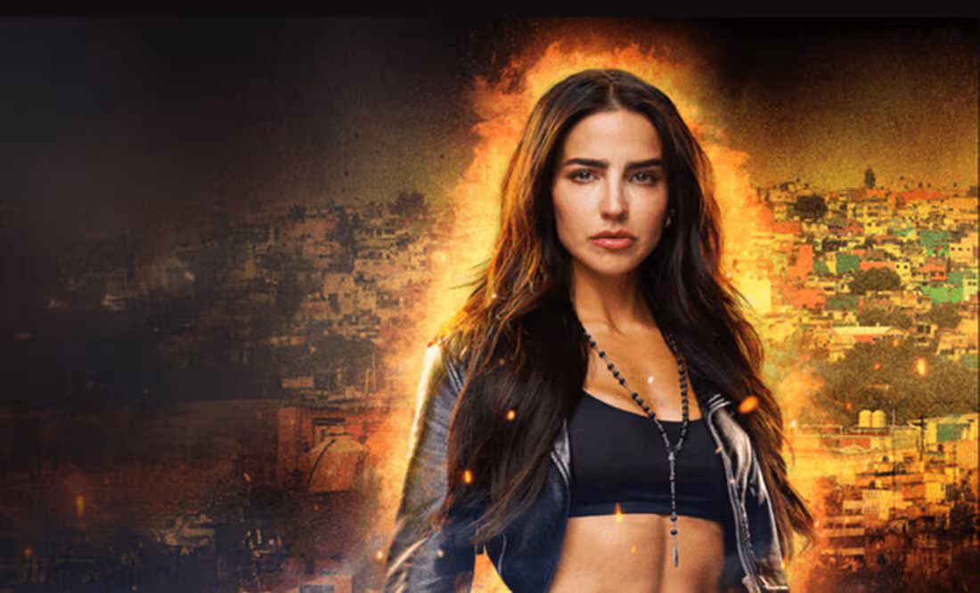 Bárbara de Regil como Rosario Tijeras, la protagonista de la serie mexicana.