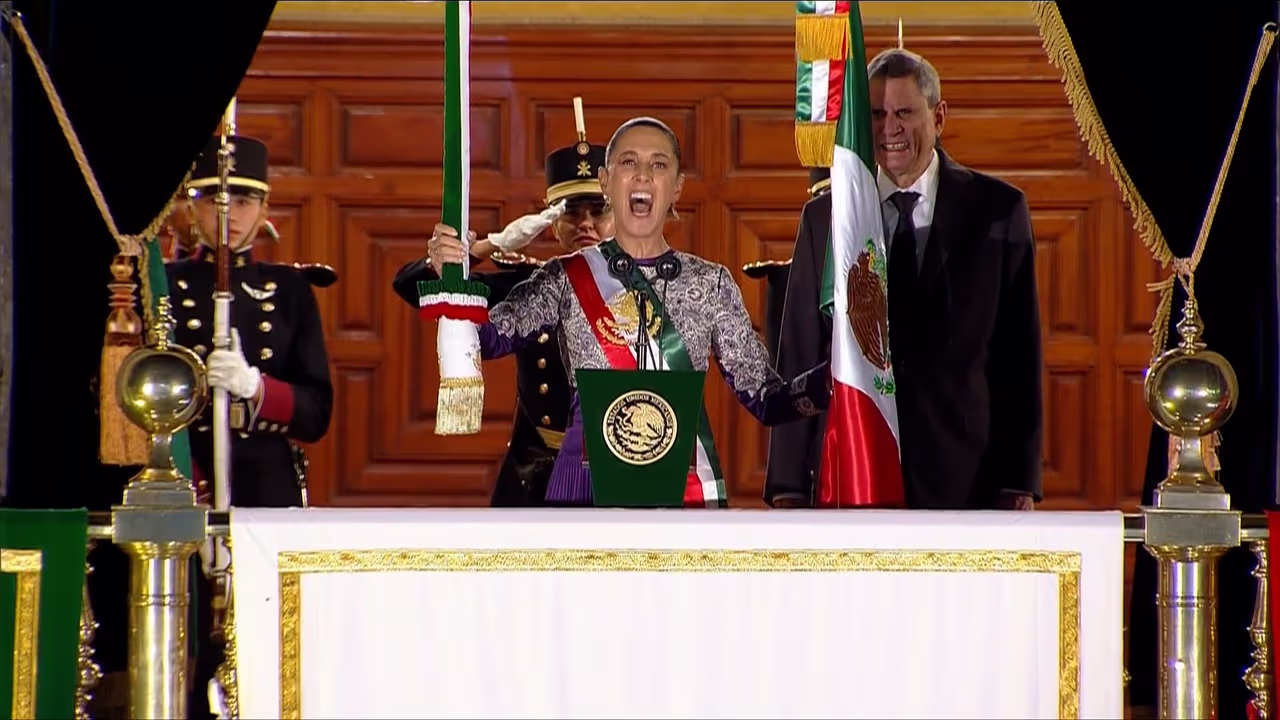Claudia Sheinbaum dando su primer Grito de Independencia, un momento histórico para México
