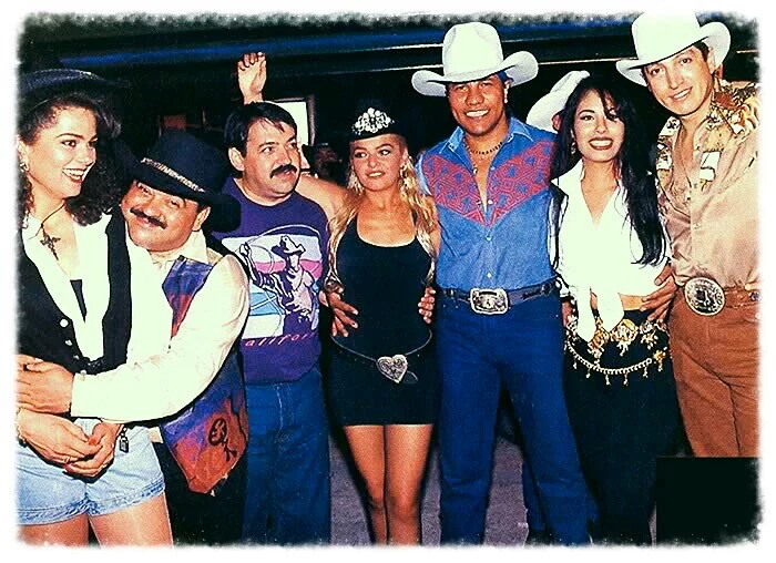 Integrantes de Grupo Bronco en la telenovela 'Dos Mujeres, Un Camino', donde Choche realizó la escena viral.