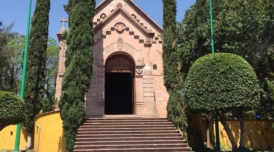 Monumento a Benito Juárez en el Cerro de las Campanas, donde se ubica el museo interactivo.