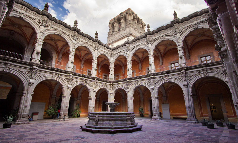 Patio barroco del Museo de Arte de Querétaro, considerado uno de los más bellos de Latinoamérica.