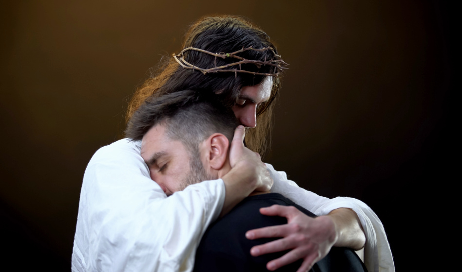 Persona con expresión de preocupación o miedo, ilustrando el significado de 'andar con el Jesús en la boca'.