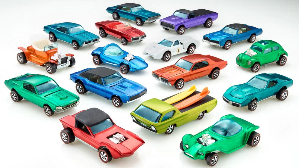 Primeros diseños de carritos Hot Wheels, ilustrando su historia e innovación en el mercado de juguetes.