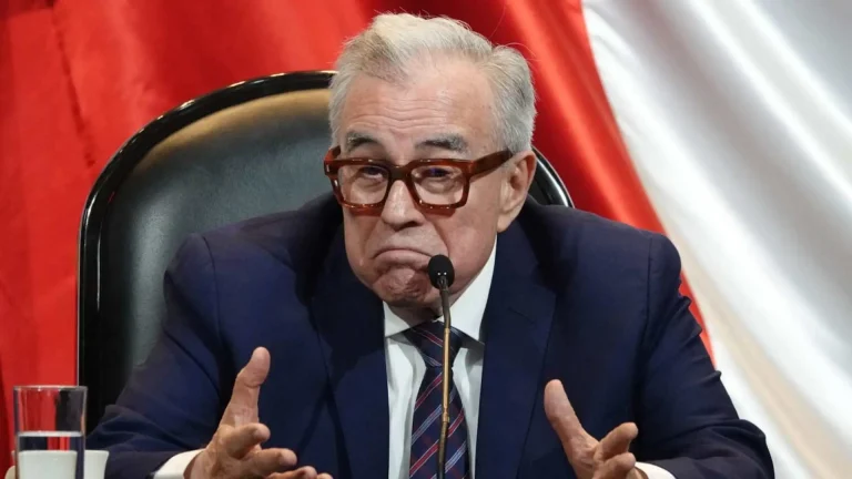 Rubén Rocha Moya pide licencia al cargo por acusaciones de EU