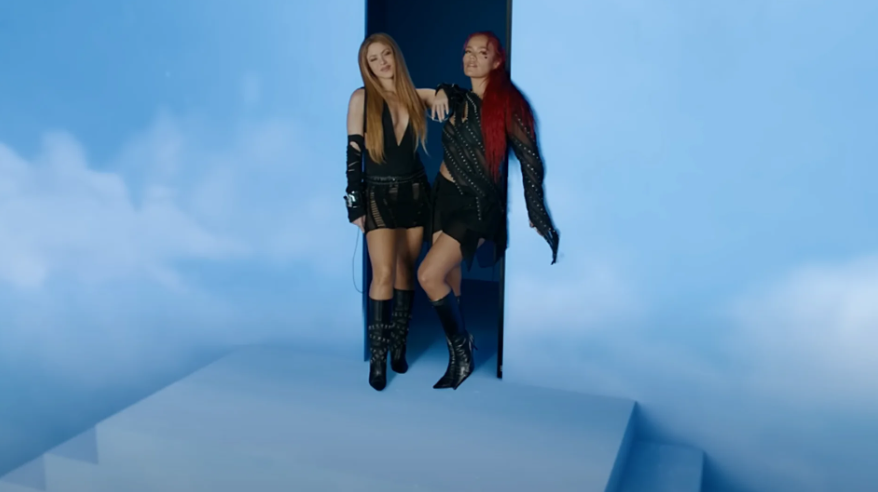 Shakira y Karol G en TQG