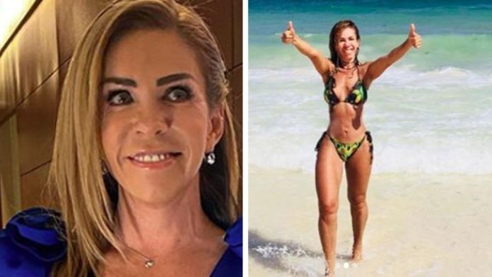 Rocío Sánchez Azuara posando con confianza, demostrando que la edad no es impedimento para lucir espectacular en traje de baño.