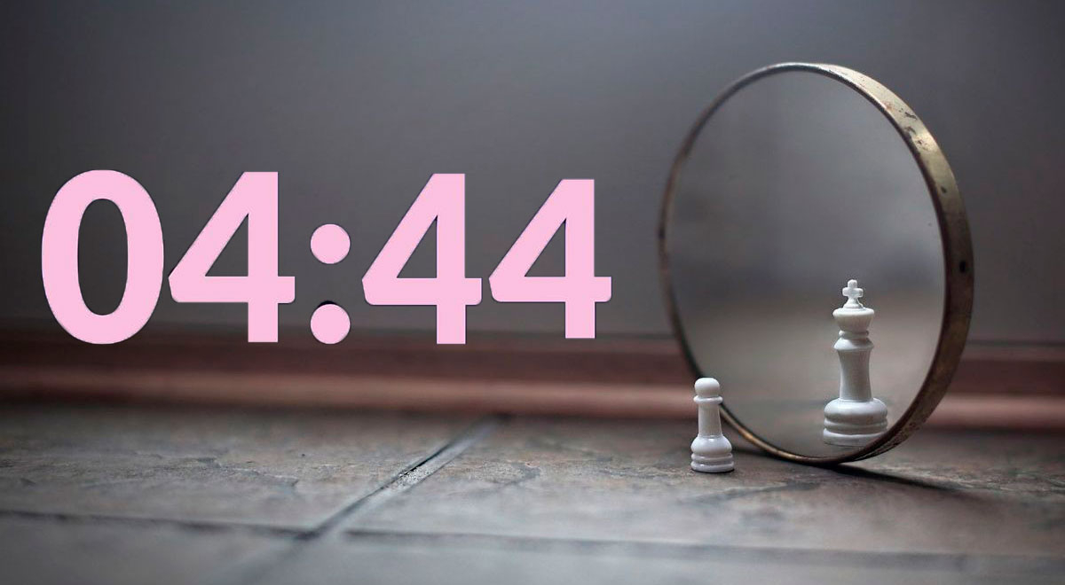 Significado hora espejo 4-44- mensajes de protección, estabilidad y crecimiento espiritual