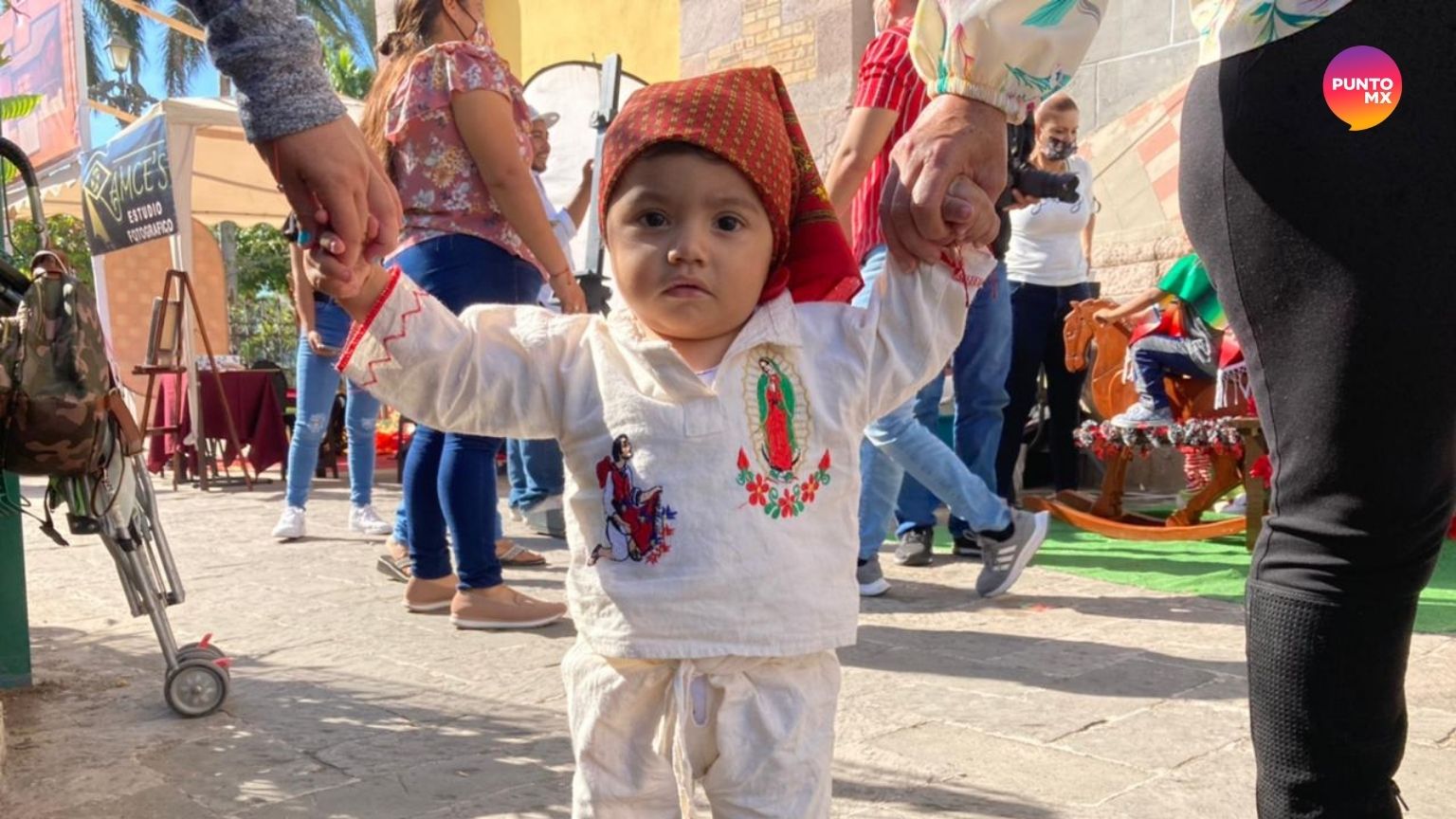 Niños vestidos como Juan Diego, una de las tradiciones más tiernas de la celebración del 12 de diciembre.