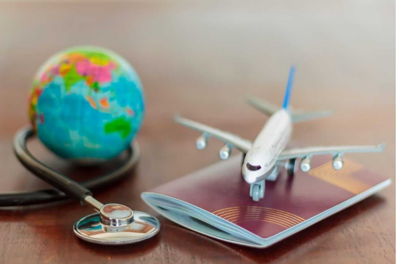 Pantalla de un formulario de contratación de seguro de viaje online, ilustrando el proceso para el seguro de viaje a Argentina.
