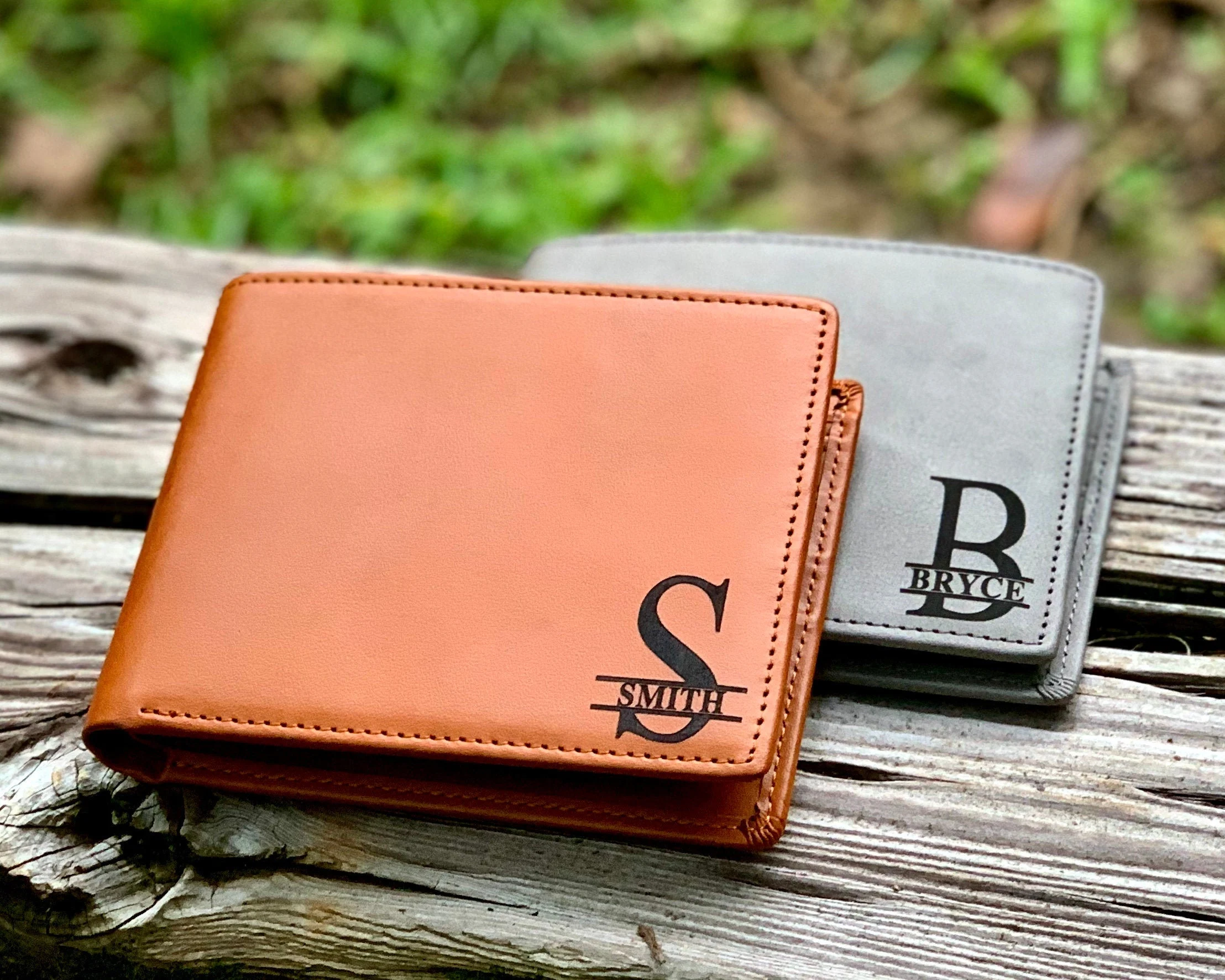 Una cartera de piel para hombre, un regalo clásico y funcional para Navidad.