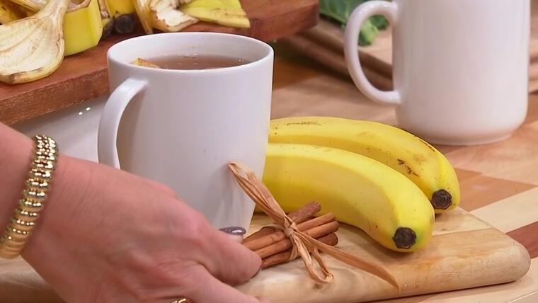 Vaso de agua, plátano y tostada, elementos clave entre las curas para la resaca.