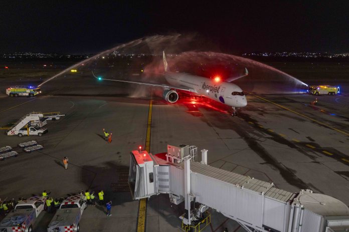 Primer vuelo de la ruta Querétaro-Madrid