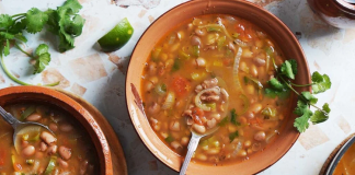 Receta de frijoles charros estilo norteño: el sabor en una olla