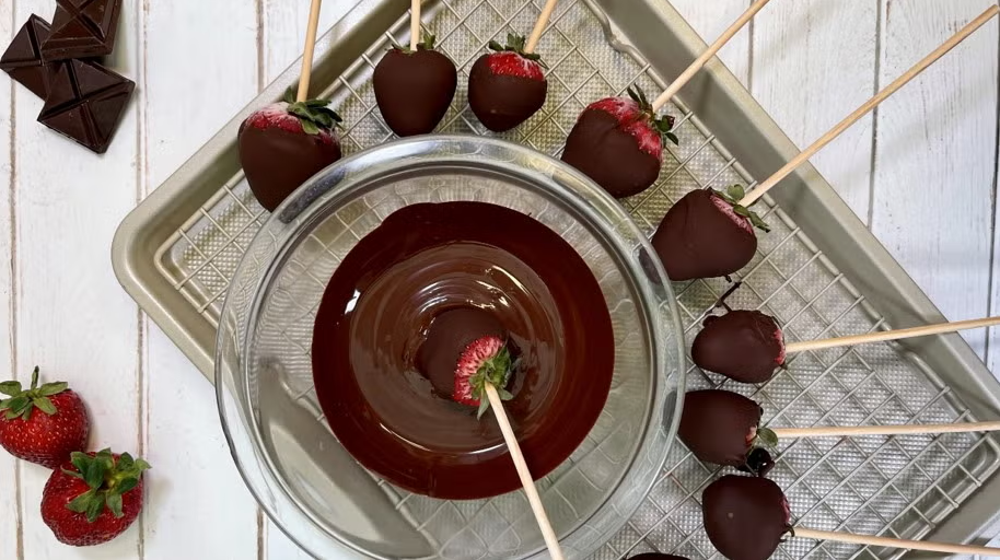 Fresas Bañadas en Chocolate Amargo
