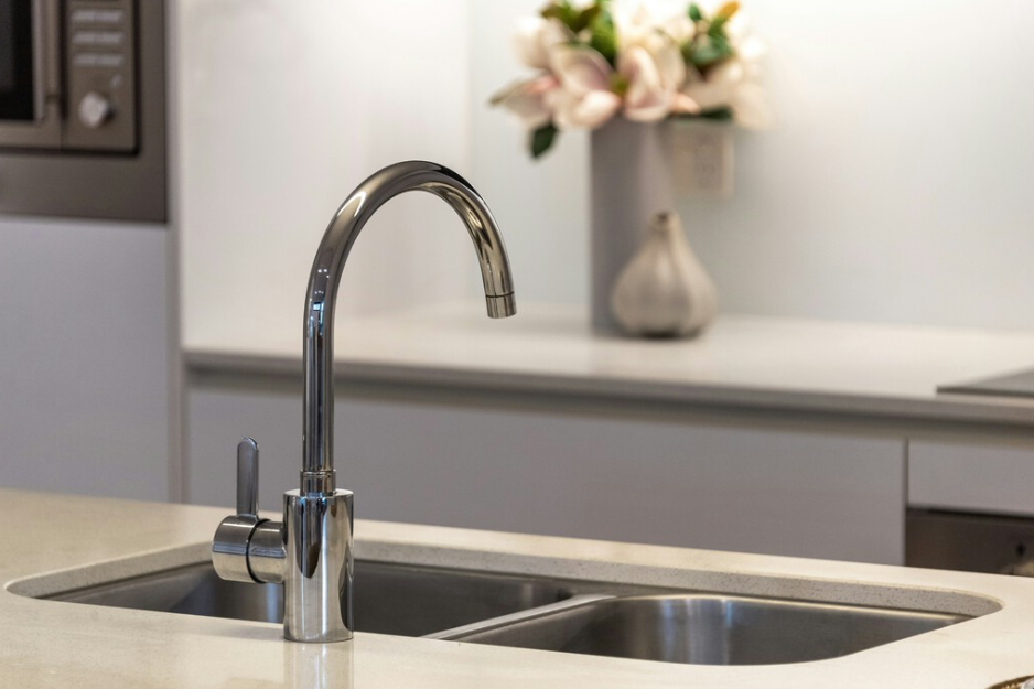 Entendiendo al Enemigo: ¿Por Qué se Tapa el Fregadero de la Cocina?