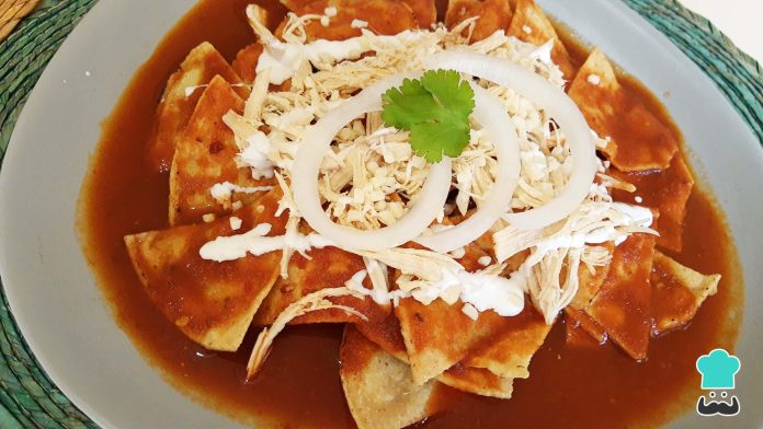 Chilaquiles rojos con pollo- la receta definitiva para un desayuno perfecto