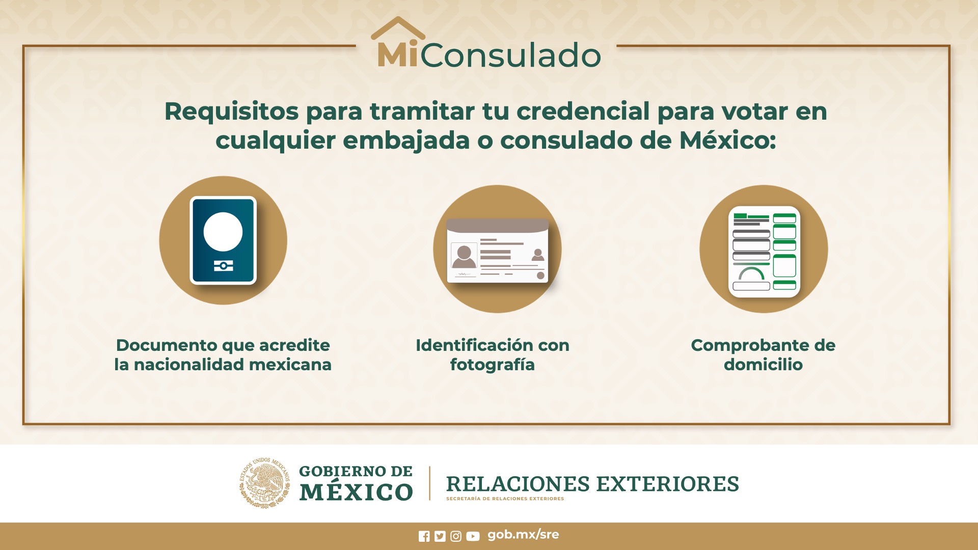Documentos oficiales apilados, representando los requisitos para tramitar la Credencial del INE.