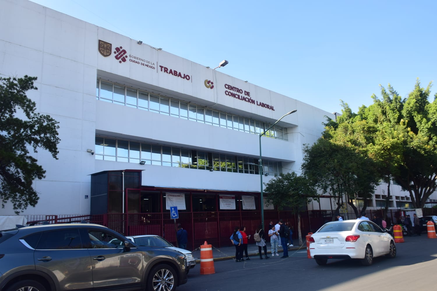 Fachada de un Centro de Conciliación Laboral, el primer paso sobre cómo demandar por despido injustificado en México.
