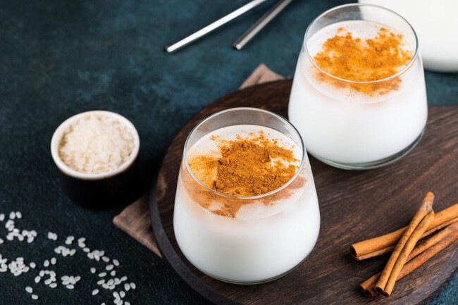 Ingredientes principales para la Agua de Horchata La Michoacana- arroz, leches, canela.