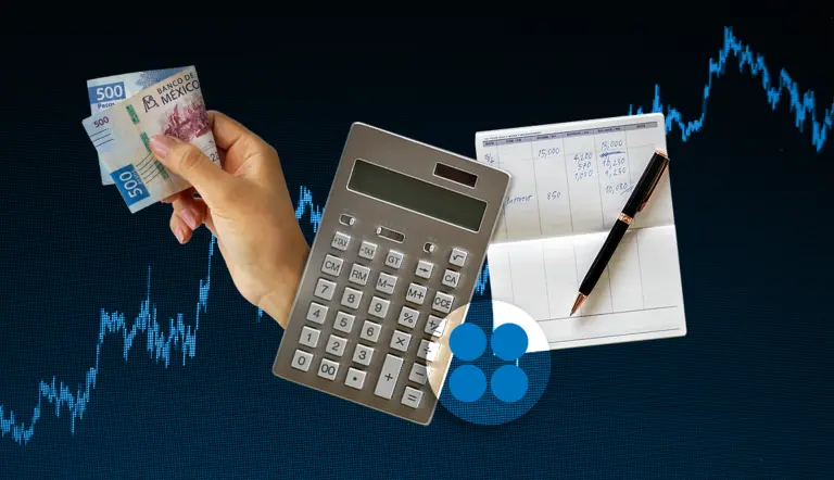 Calculadora y documentos fiscales, representando el cálculo del tope de gastos personales deducibles para la declaración anual 2026.