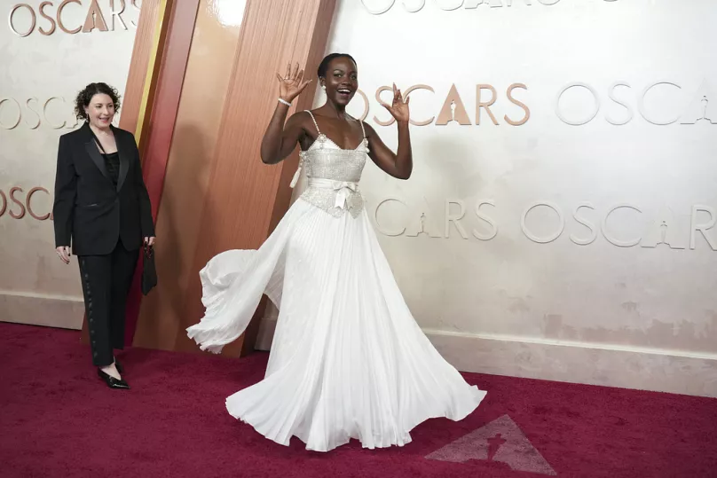 Celebridades en la alfombra roja de los Premios Oscar, anticipando la gala de la 98ª edición.