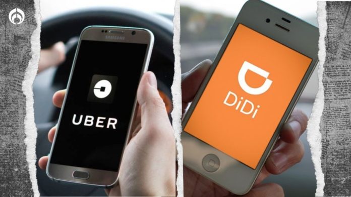 Conductor de Uber o DiDi mirando su teléfono con la aplicación, ilustrando la rentabilidad Uber DiDi México.