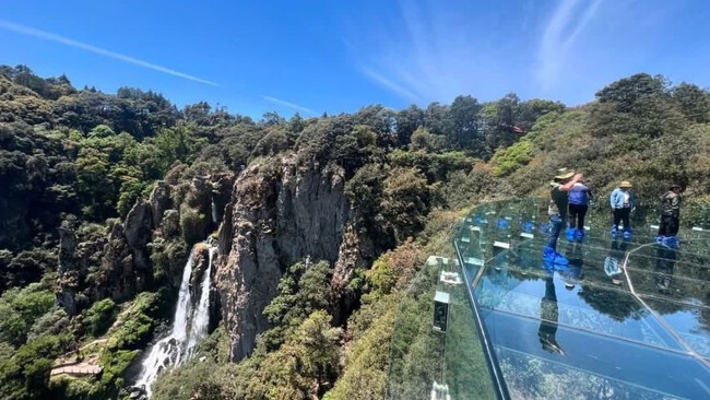 El Mirador de Cristal en Zacatlán, un lugar imperdible para visitar cerca de Puebla con vistas espectaculares.