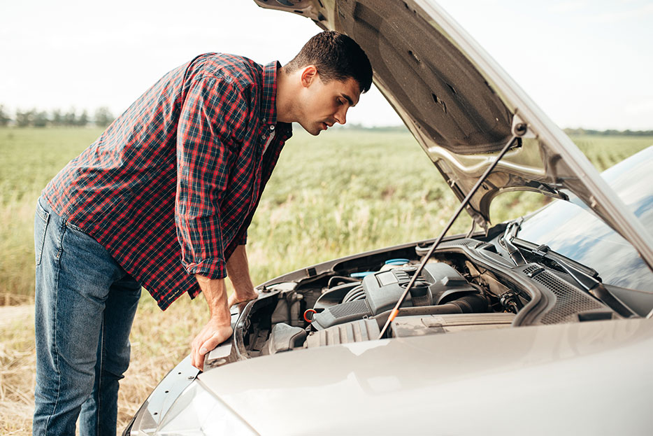 El costoso error de 'pasar corriente'- Expertos advierten sobre el riesgo de quemar la computadora en autos modernos