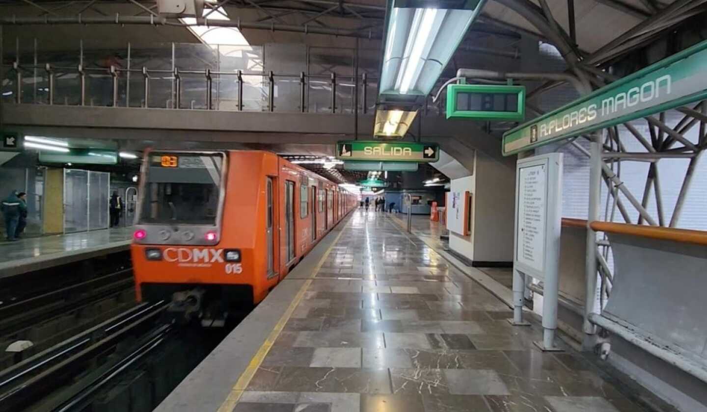 Trabajos de mantenimiento en las vías elevadas del Metro, la razón de las estaciones cerradas Metro CDMX Línea B enero 2026.