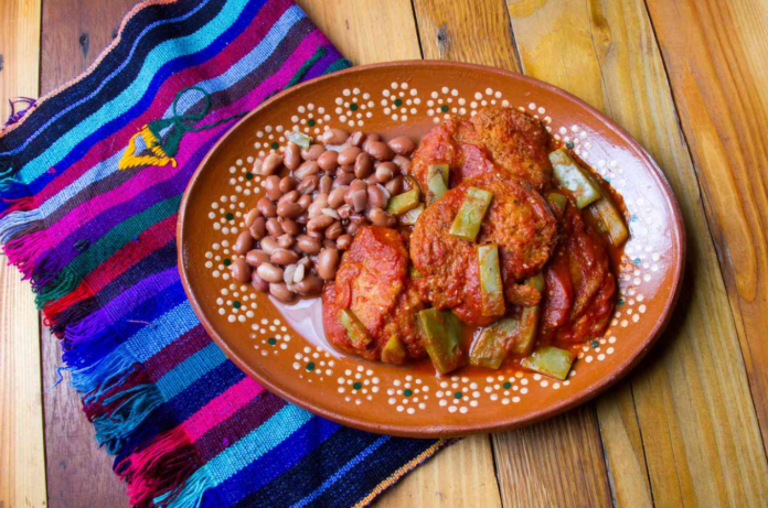 Receta de tortitas de camarón con nopales para cuaresma