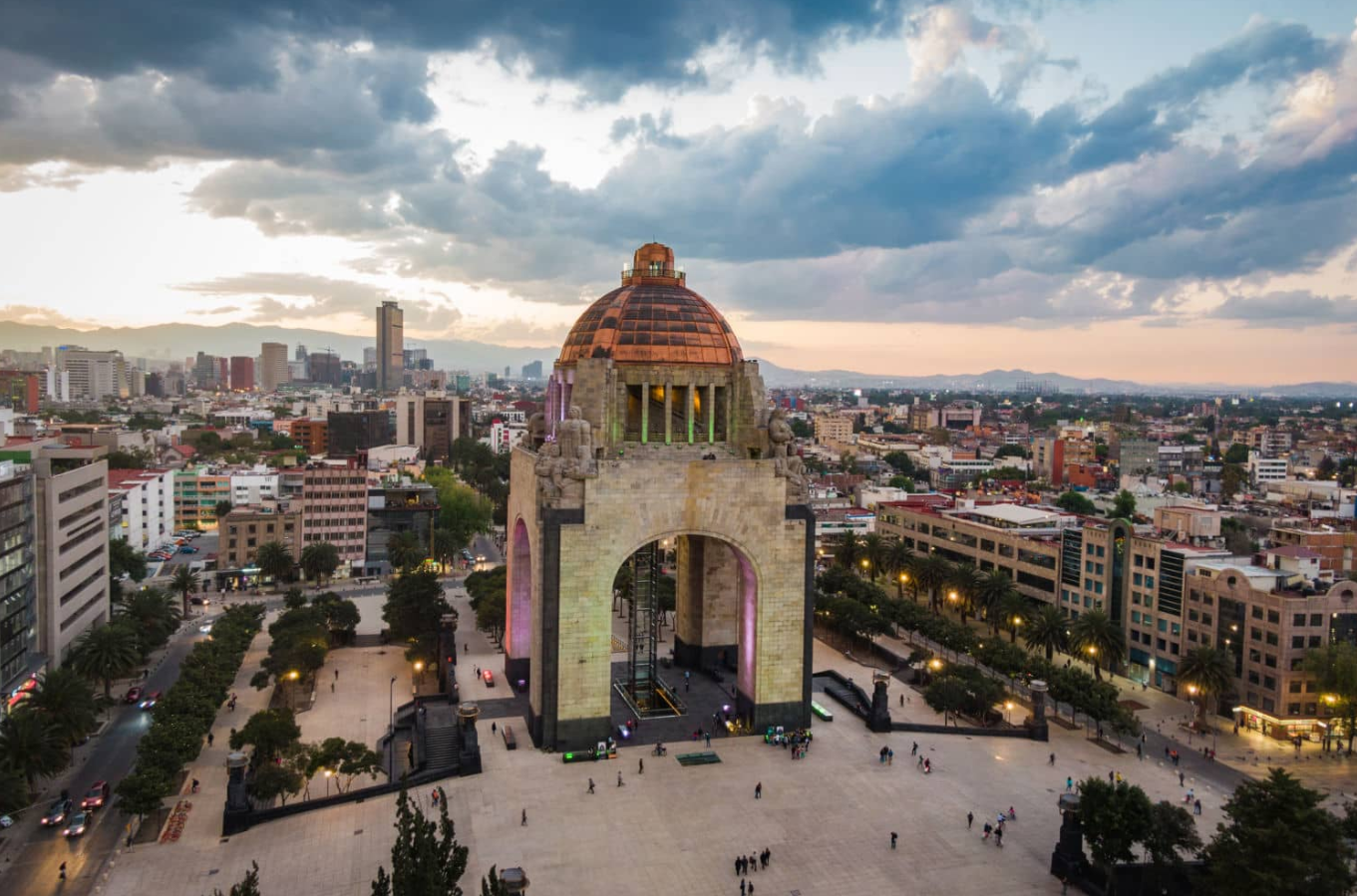 La Vista Panorámica Lejana: El Mirador de la Torre Latinoamericana