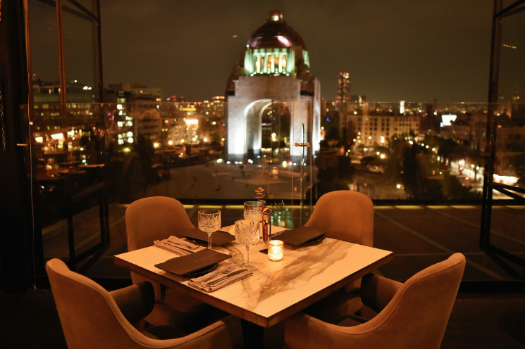 Consejos para una Cena Romántica Perfecta con Vista al Monumento