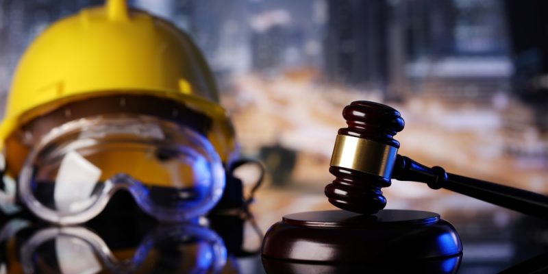 Grupo de trabajadores en México, simbolizando la protección de los derechos laborales garantizados por el Artículo 123 constitucional.