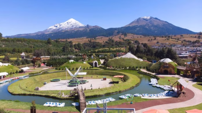 Vista panorámica de Volcanic Park Puebla con el majestuoso Pico de Orizaba al fondo.
