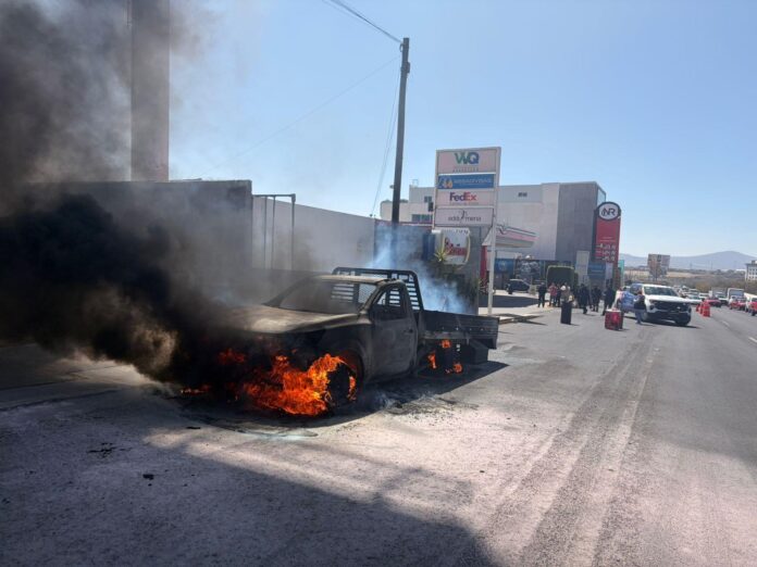 Vehículo se incendia