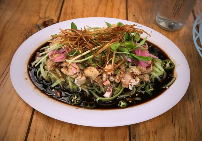 Receta de aguachile negro estilo Sinaloa: El secreto de la salsa tatemada