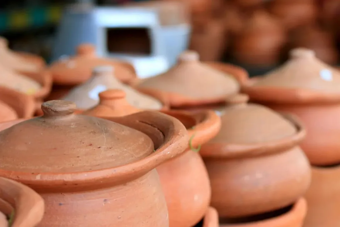 Cómo curar una olla de barro nueva