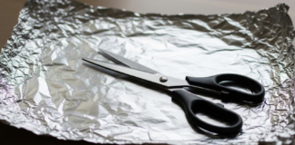 ¿Cómo usar el papel aluminio para que tus tijeras vuelvan a tener filo?
