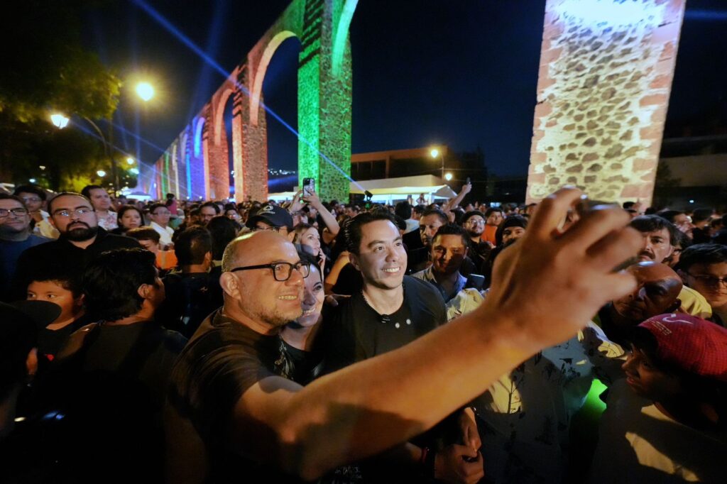 Más de 20 mil ciudadanos celebran 300 años de los Arcos de Querétaro