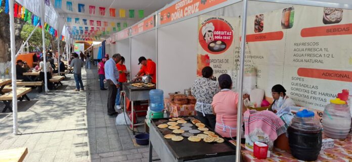 Colón huele a nopal, pulque y gorditas