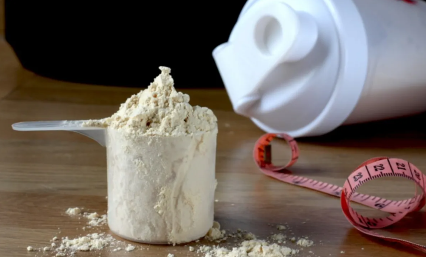 La proteína de suero de leche no "Quema Grasa", Facilita el Déficit Calórico