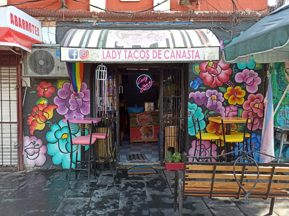 Lady Tacos de Canasta: icono cultural y sabor auténtico