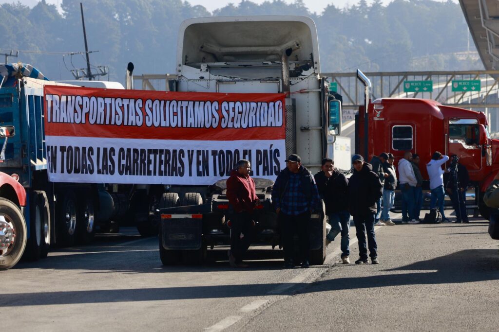 Transportistas y productores agrícolas preparan bloqueos carreteros